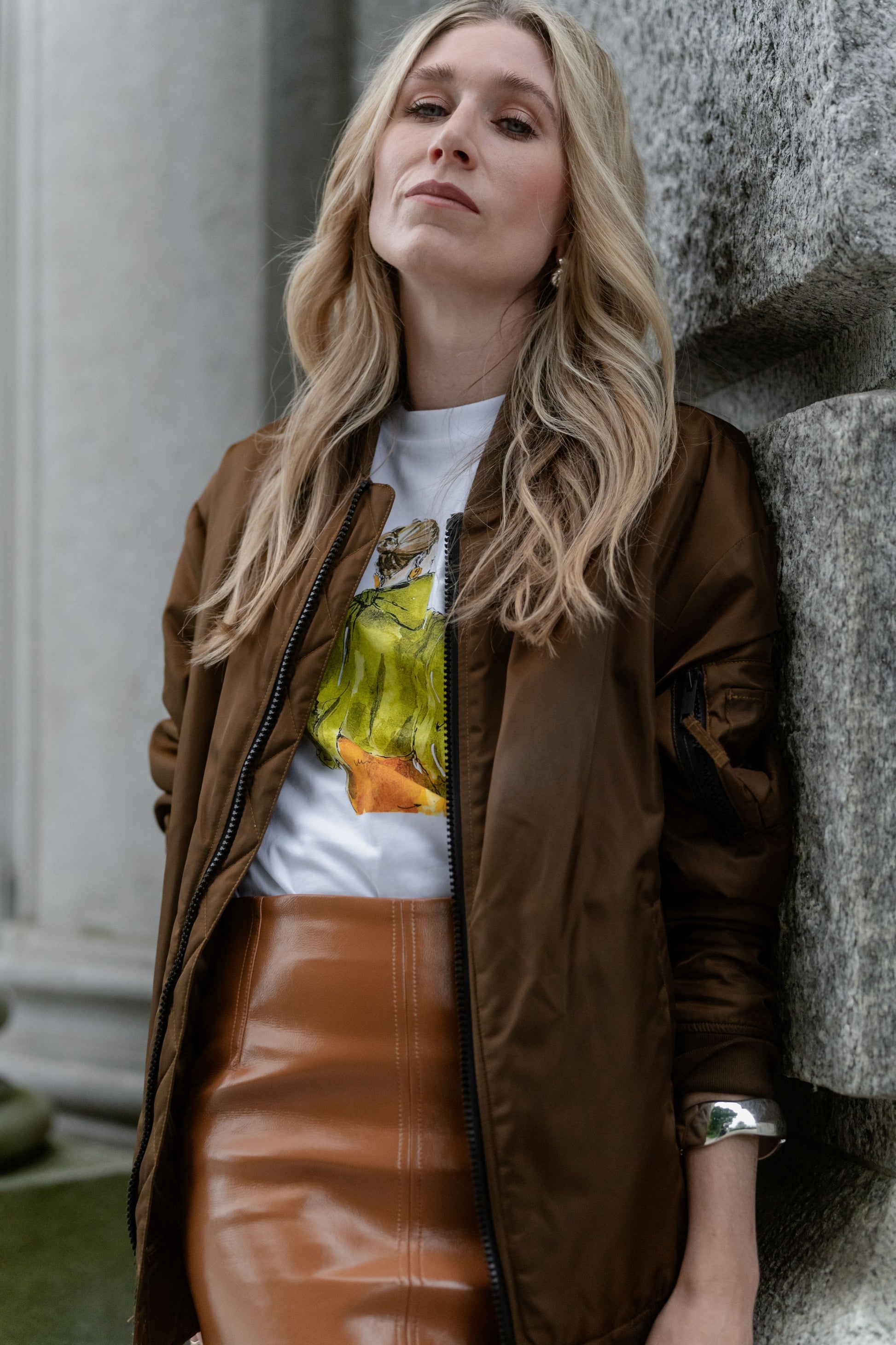 Un-artig T-Shirt Motiv grün mit blondem Model
